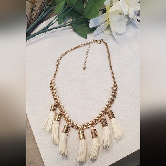 Charming Charlie White n Gold Tassel Necklace🌴 - Picture 3 of 8